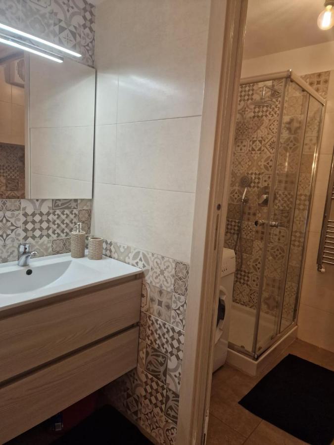 Regina Milano In Porta Romana 2 - Sky Tv, Wifi E Breakfast Box Apartment Exterior foto