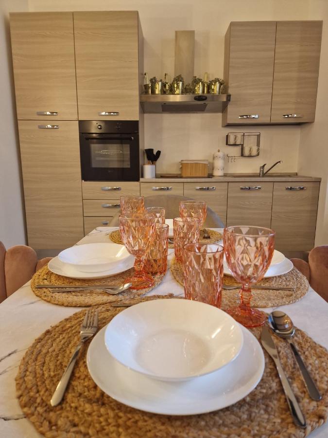 Regina Milano In Porta Romana 2 - Sky Tv, Wifi E Breakfast Box Apartment Exterior foto