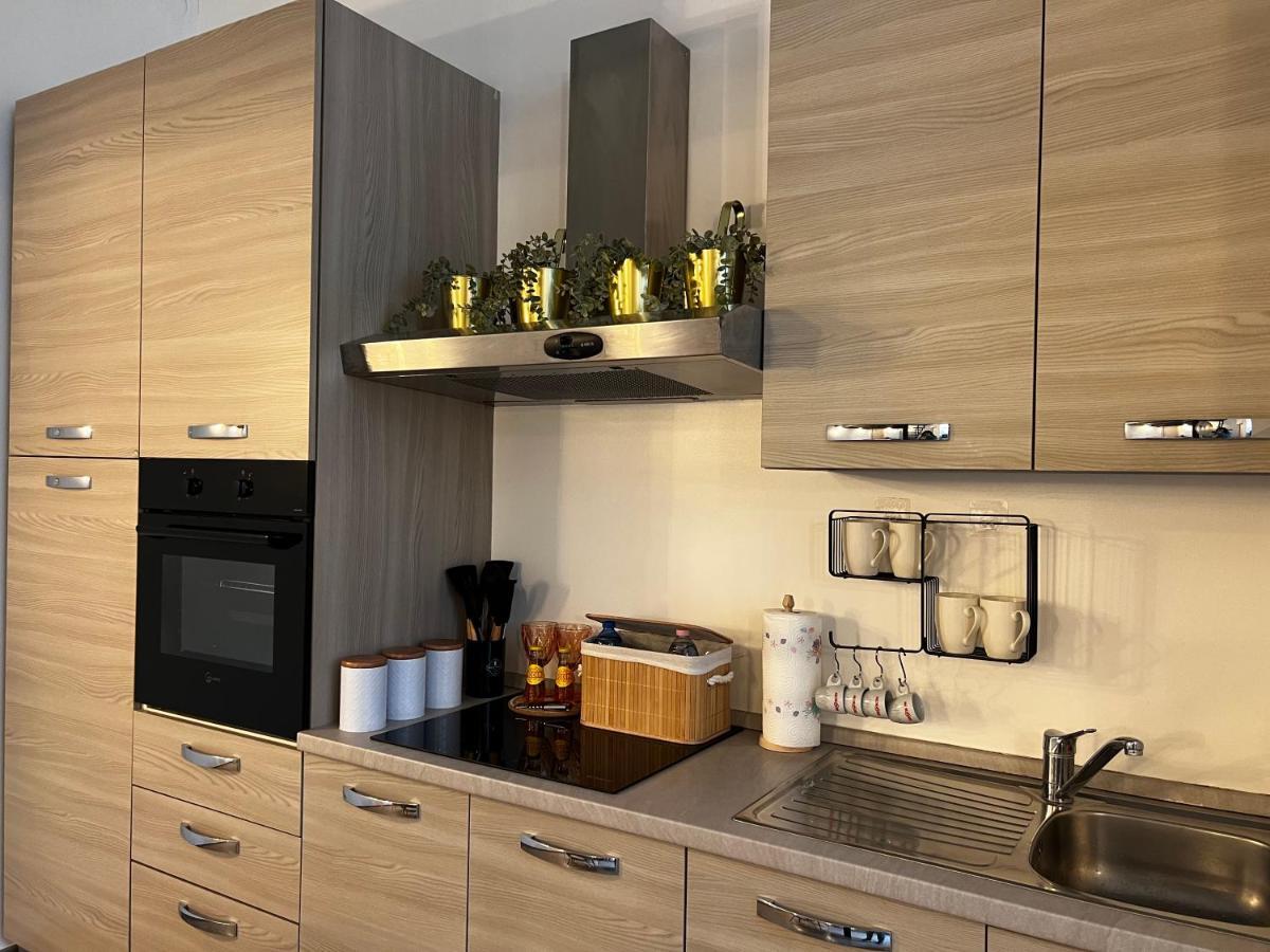 Regina Milano In Porta Romana 2 - Sky Tv, Wifi E Breakfast Box Apartment Exterior foto