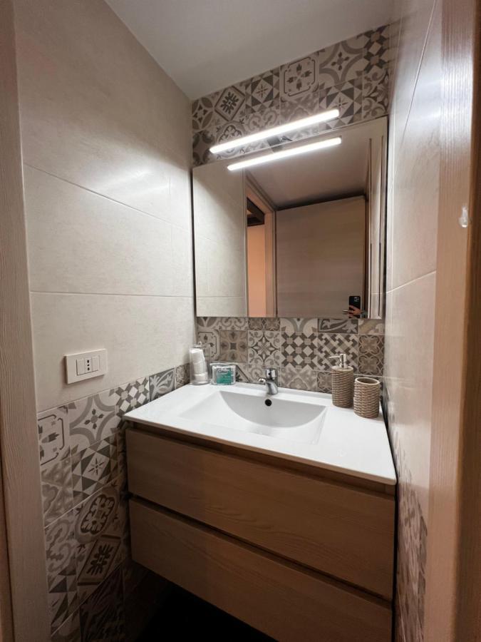 Regina Milano In Porta Romana 2 - Sky Tv, Wifi E Breakfast Box Apartment Exterior foto