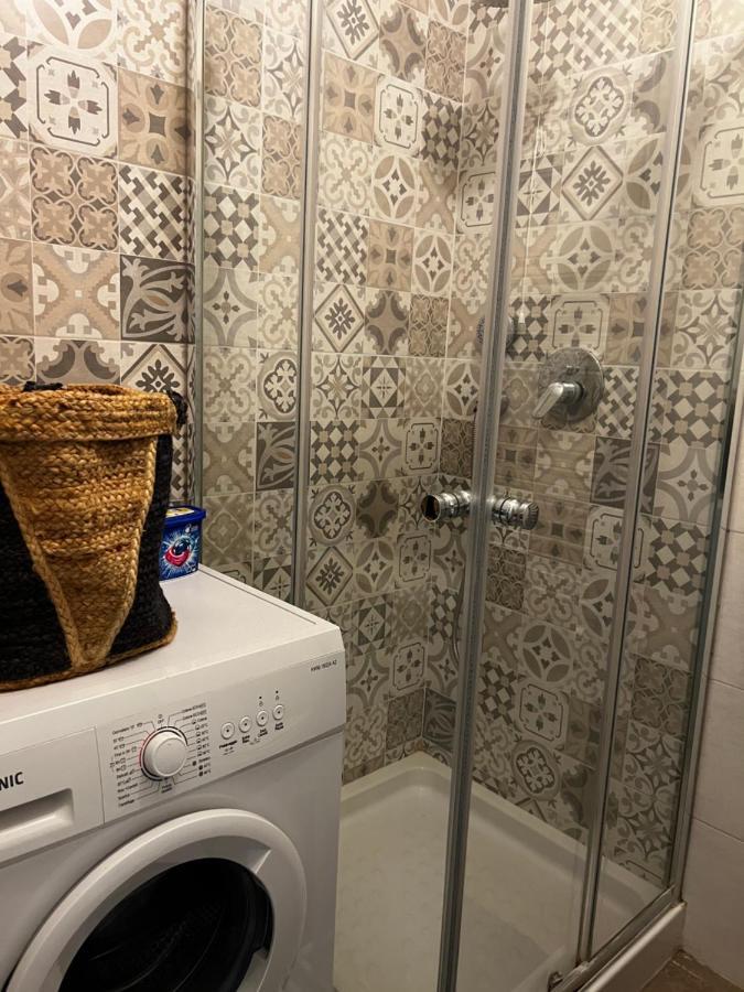 Regina Milano In Porta Romana 2 - Sky Tv, Wifi E Breakfast Box Apartment Exterior foto