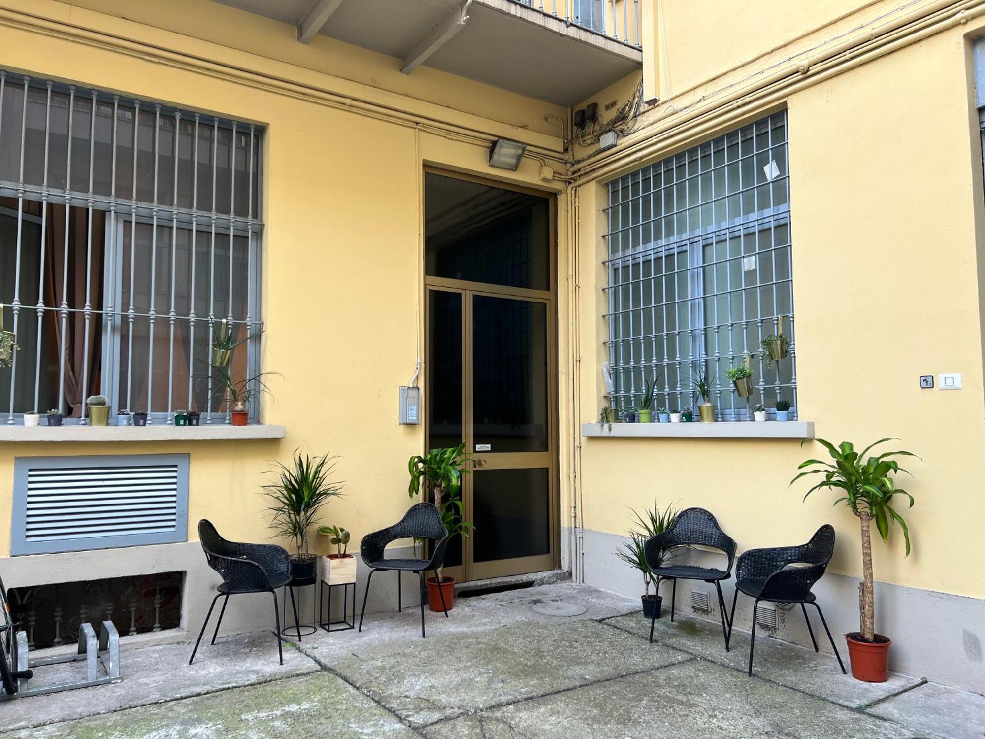 Regina Milano In Porta Romana 2 - Sky Tv, Wifi E Breakfast Box Apartment Exterior foto